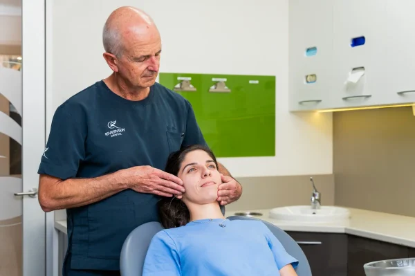 dr stuart malone examining patient riverview dental shepparton vic 168