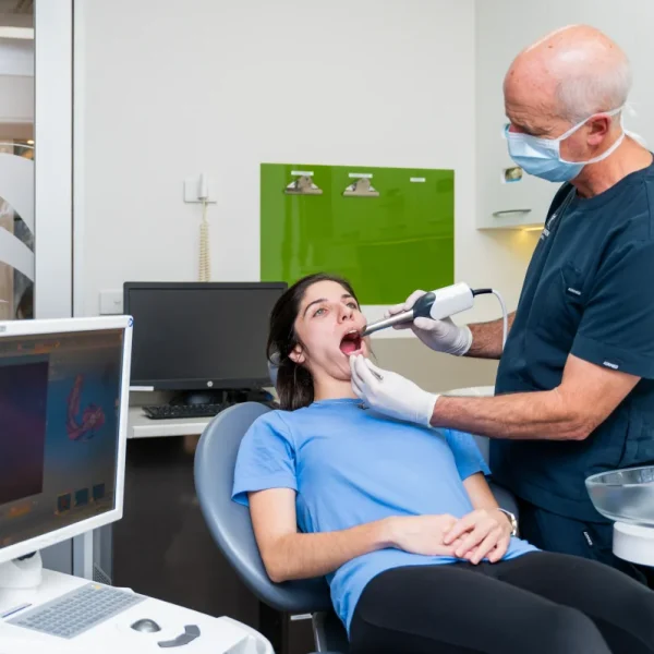 dr stuart malone examining patient riverview dental shepparton vic 171